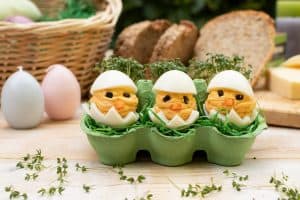 Gefüllte Eier als Osterküken
